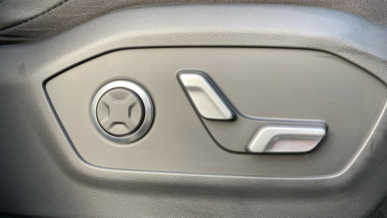 Hyundai SANTA FE 1.6 TGDi Plug-in Hybrid Ultimate 5dr 4WD Auto Estate